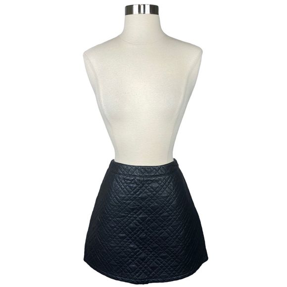Forever 21 Black Quilted Faux Leather Mini Skirt - Size Small - Picture 1 of 6